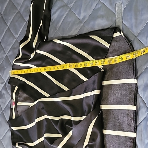 Vince Camuto Women's Longsleeve Blouse Size Medium  Black & White - Picture 8 of 9